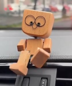 🙂Wippendes Holzmännchen Mit Wohlfühl-Lächeln – Kreatives Auto-Duftaccessoire
